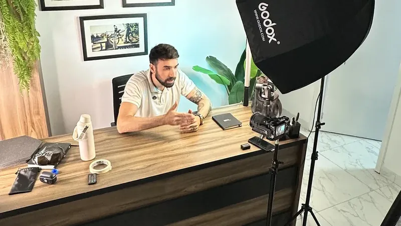 Grabación de una entrevista sobre el uso de herramientas digitales en pequeños negocios